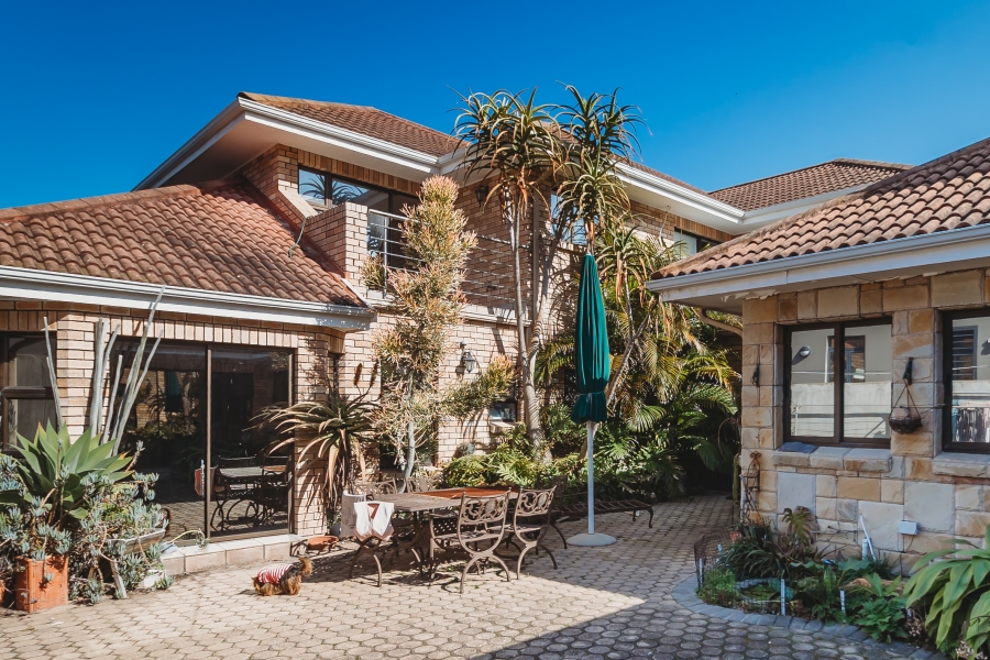 7 Bedroom Property for Sale in Outeniqua Strand Western Cape